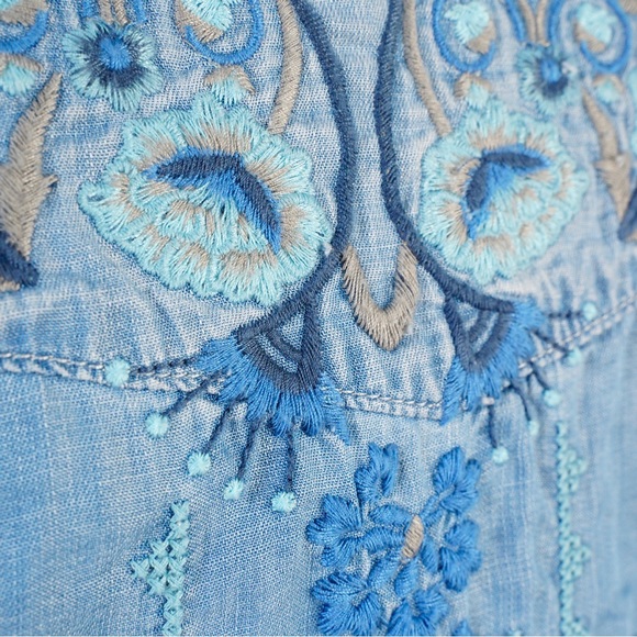 Driftwood Embroidered Top - Picture 4 of 13